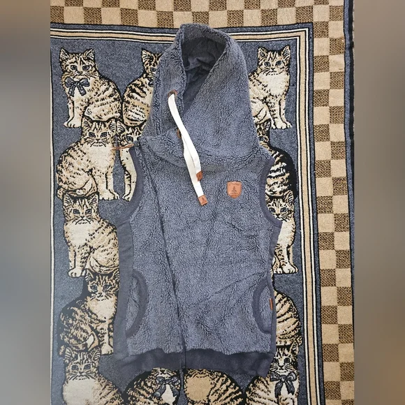 Wanakome sherpa vest dark gray hoodie zip closure logo wool blend